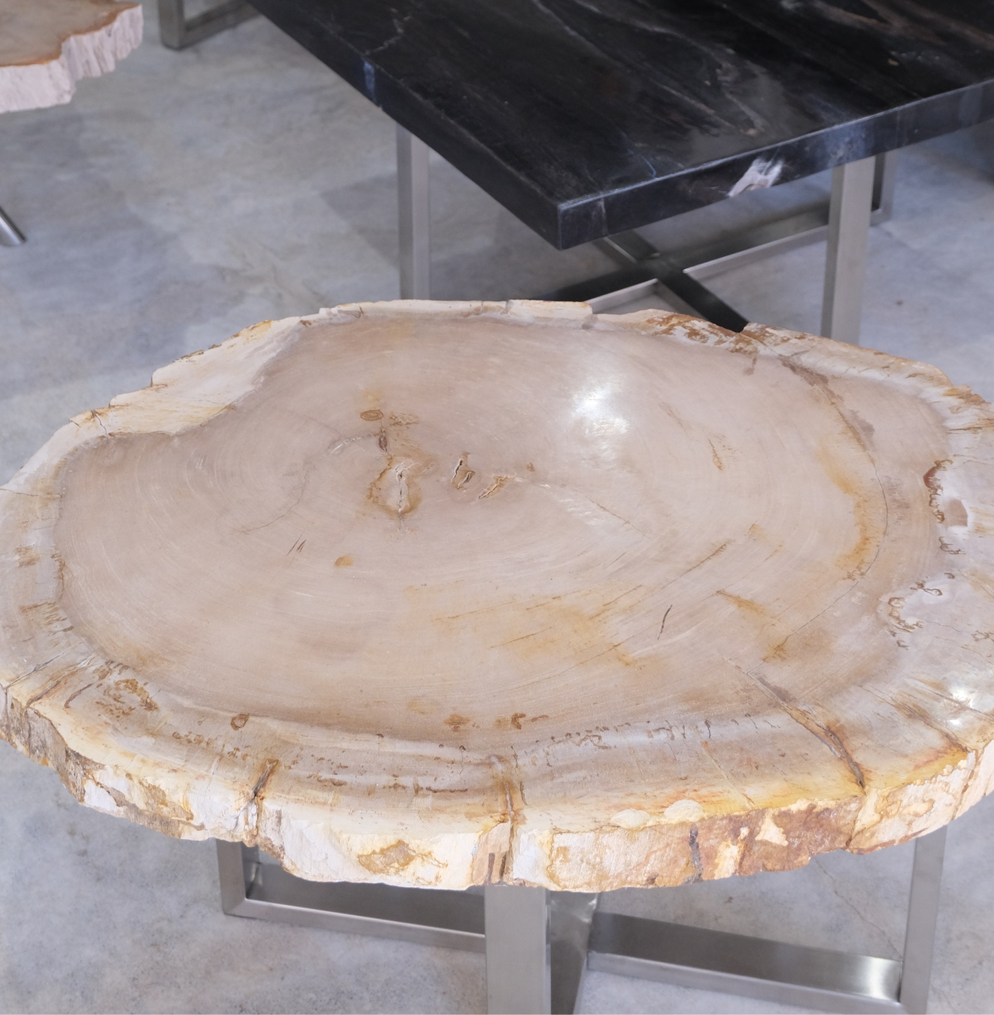 Round Table #001